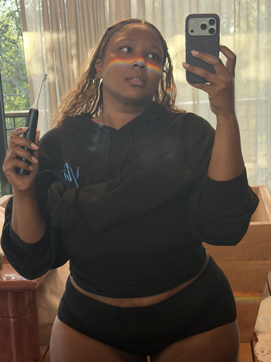 lizzo's tweet photo. Tasted the rainbow 😌✨🌈 https://t.co/lBz26yFXW4