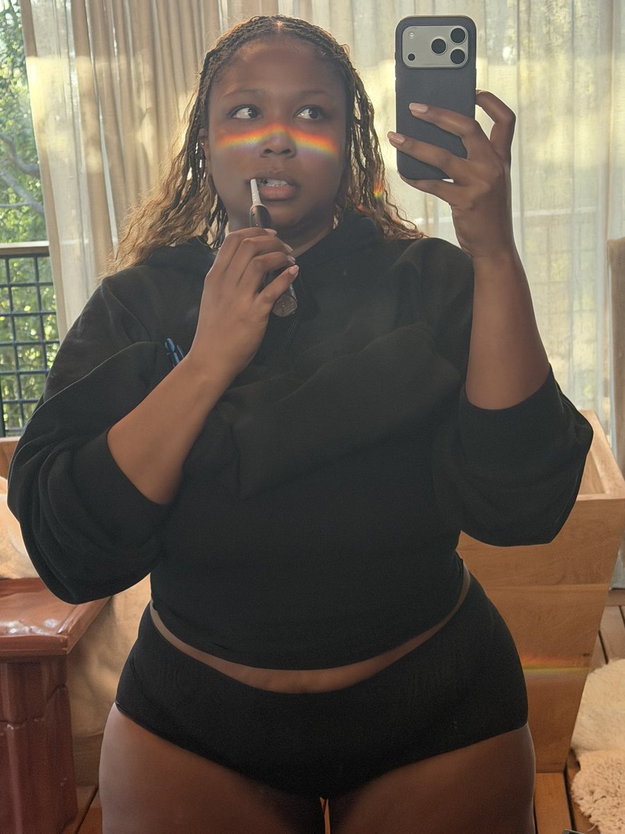 lizzo's tweet photo. Tasted the rainbow 😌✨🌈 https://t.co/lBz26yFXW4