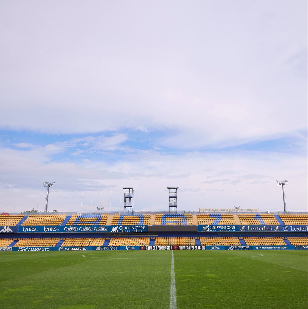 rodricaceres's tweet photo. ℹ️ Como bien informan @kikomartin y @alesito_cc4, Santo domingo es una opción muy seria para albergar el partido de Copa del Rey entre el @trivalvalderas y el @CDLeganes. 

🏟️ Ante la proximidad del encuentro, pronto sabremos más sobre el estadio en el que se celebrará. https://t.co/xLrduOdyTi