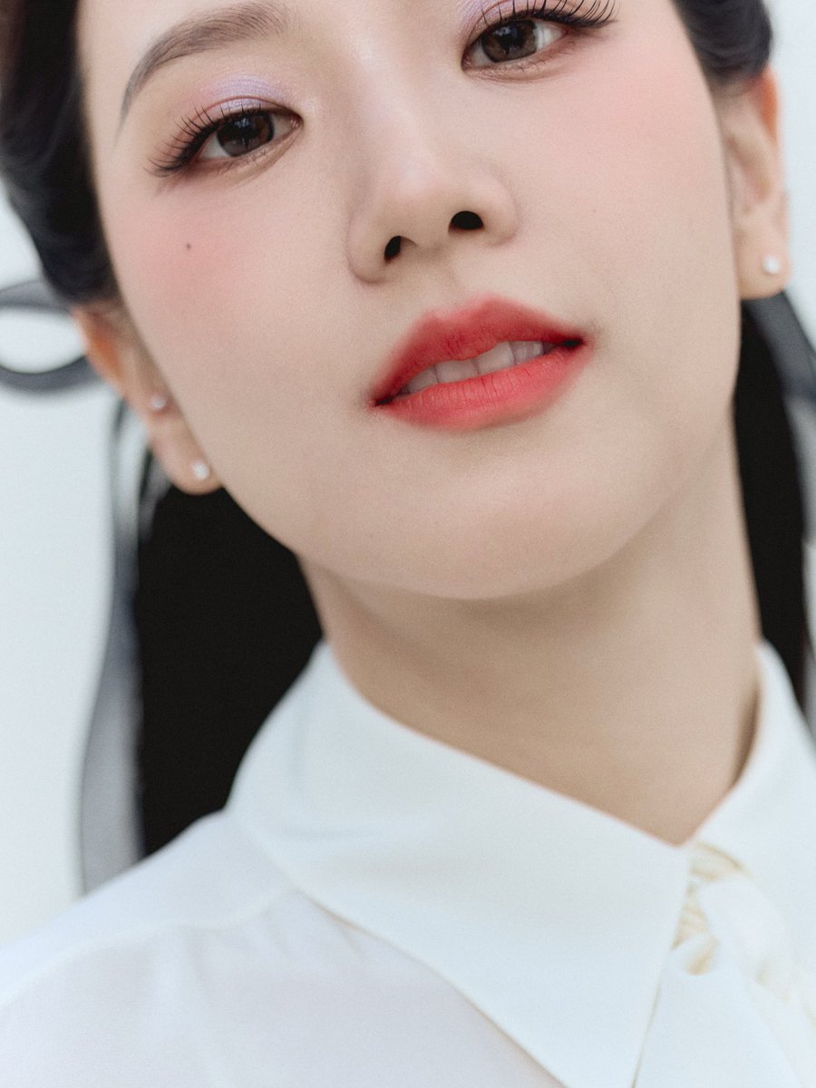 hiroppi_sp's tweet photo. Jisoo serving face card 

IG: https://t.co/JoqQIgUloV

HUMAN DIOR JISOO AT PFW  #JISOOxDiorSummer27 @Dior https://t.co/XZ65bNH3B2