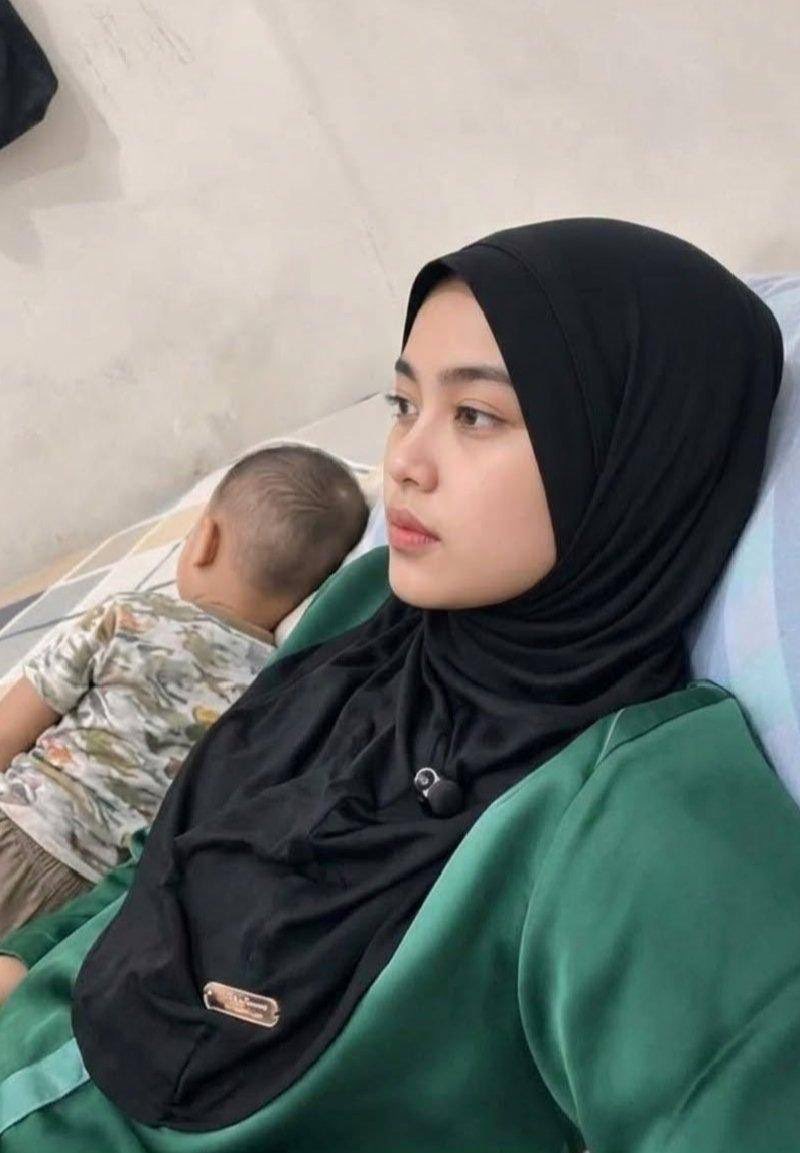 revanln's tweet photo. Resiko punya ibu janda
▶️ https://t.co/9tY0t930eB https://t.co/RLLRhKUPWP