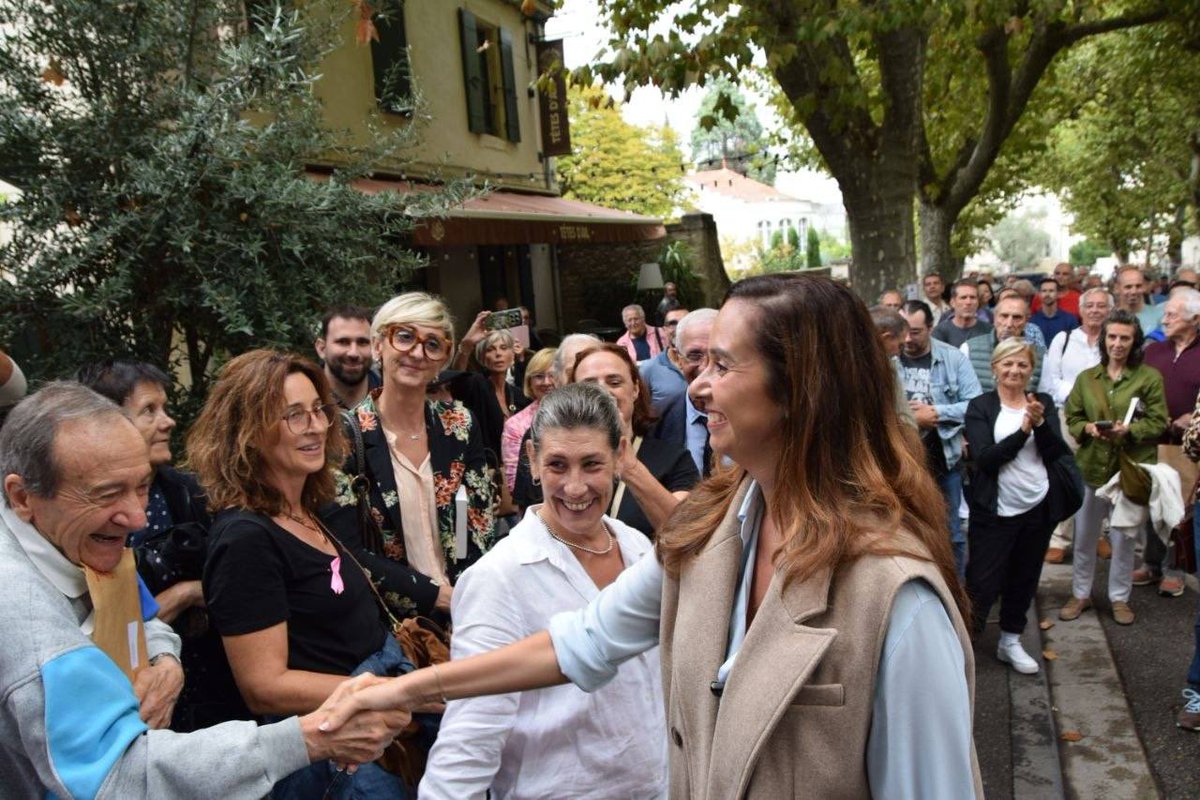 knafo_sarah's tweet photo. Merci à Saint-Rémy-de-Provence pour son accueil !

Heureuse de voir cette Provence que j’aime tant se saisir de l’enquête du Casse du siècle.

📍 Rendez-vous samedi prochain à Compiègne. Le tour de France se poursuit ! https://t.co/cfLYxylg0b