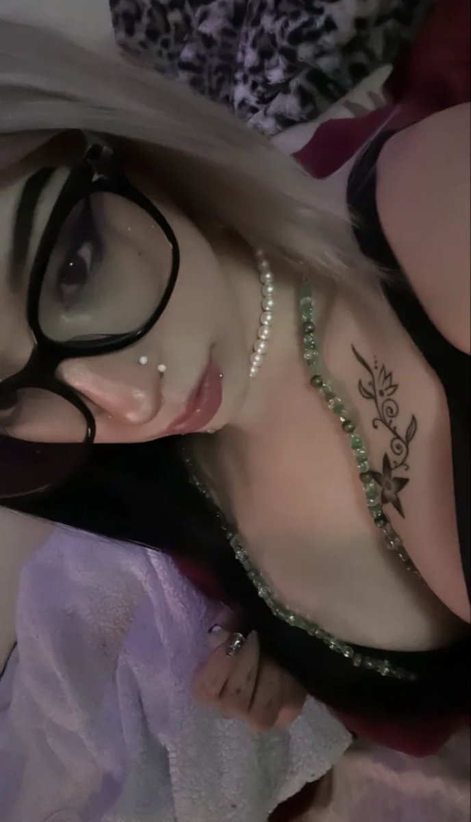 YummXaeveah's tweet photo. new hair new content lmk🖤
#new #abq #meets #505freaks #nm #newmexico #goth #emo #santafe #slut https://t.co/O1SIzOZUA5