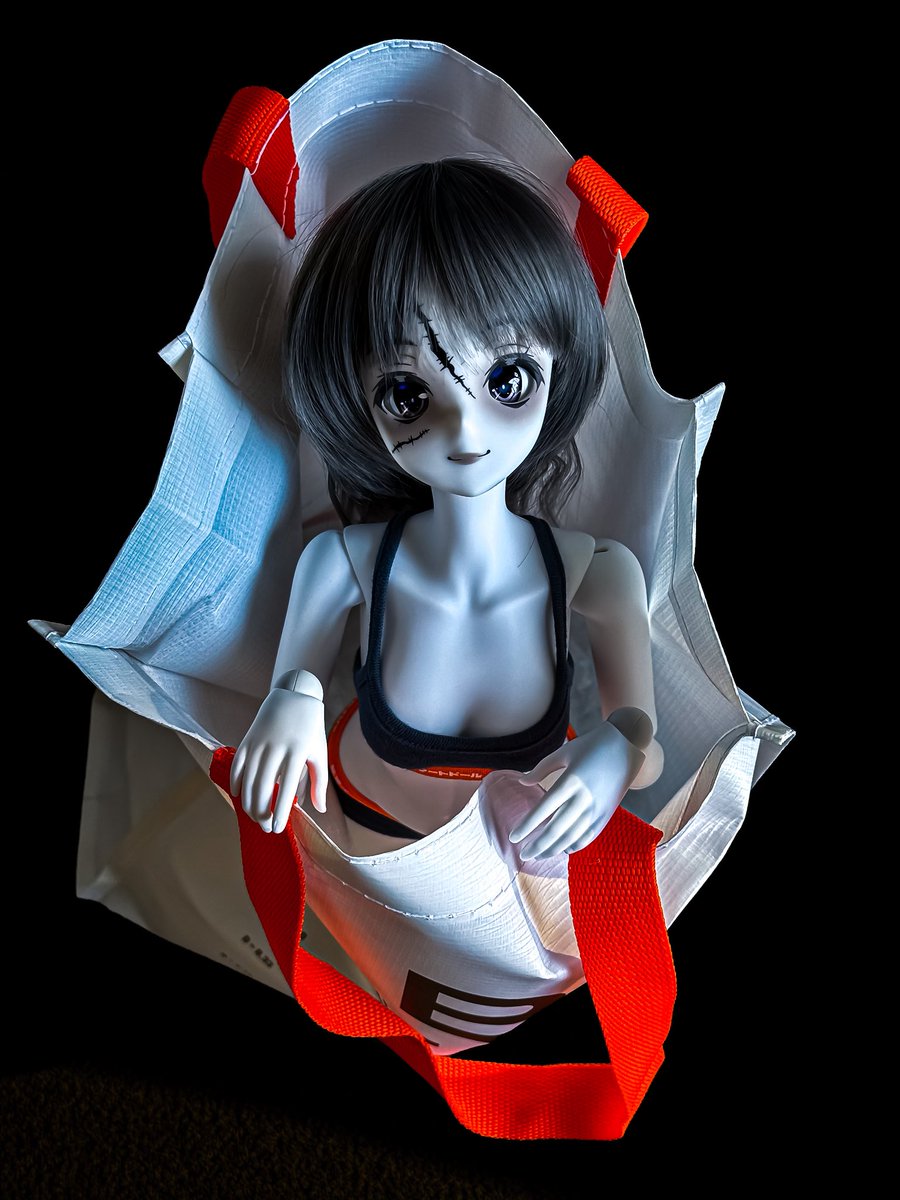 MimiBarnard's tweet photo. A new Anomaly has landed and is hungry for brains 🧠🍽️🧟‍♀️

#smartdoll #smartdollanomaly #bjd #fashiondoll #cutezombie https://t.co/CCR02mJtU8