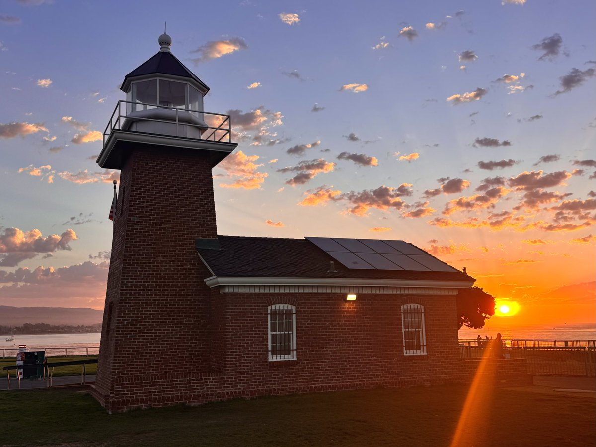 NativeSantaCruz's tweet photo. Today’s sunrise and beautiful start to the day from Santa Cruz’s Lighthouse and Surfing Museum https://t.co/Ew603puJaC