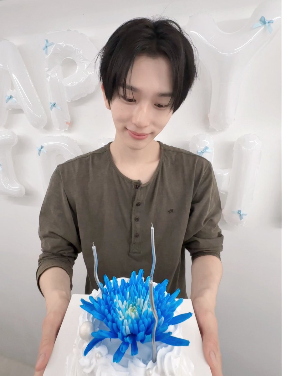 chyokawai's tweet photo. 생일축하햄🩵🩵 https://t.co/J7mYX1HFYb