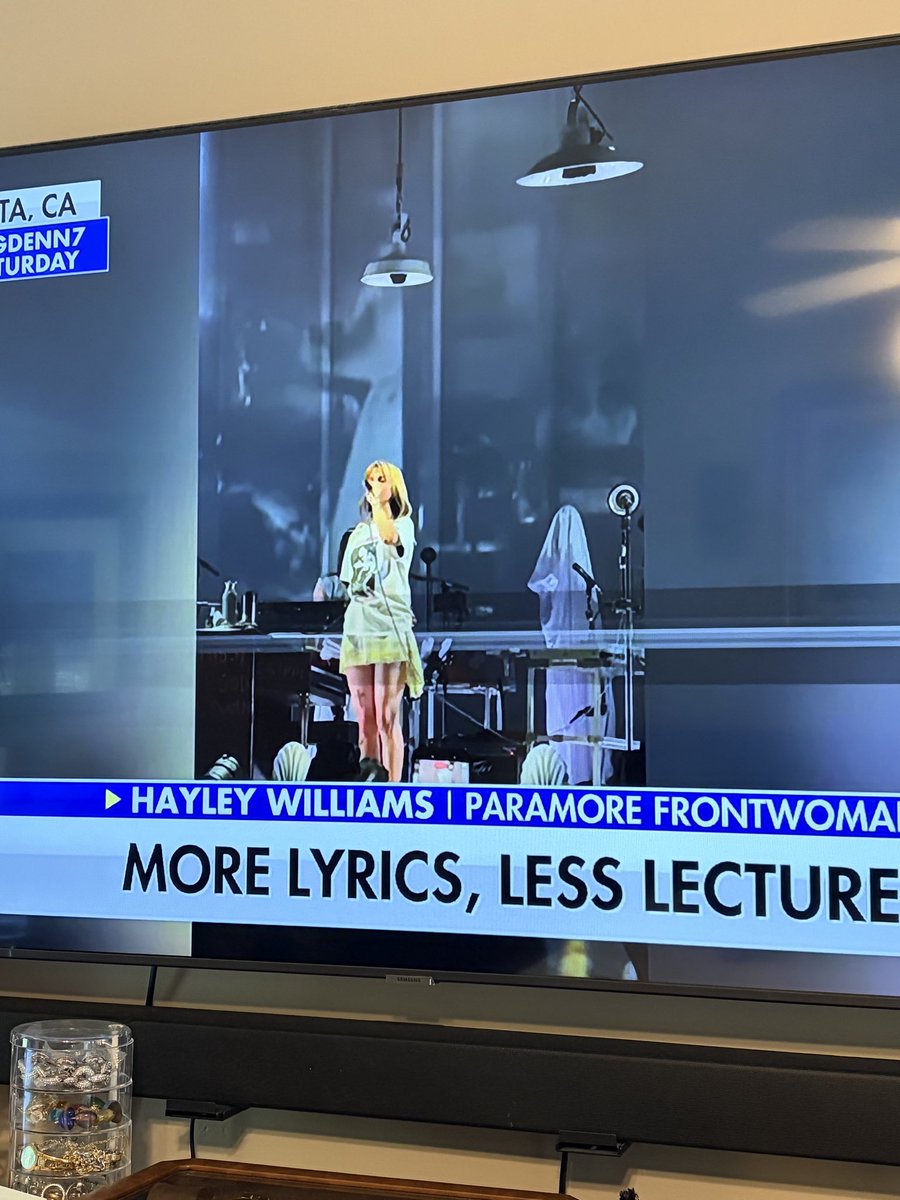 constance_dryja's tweet photo. Another stupid BITCH who can’t keep POLITICS out of their concerts!!!  I hope her sales dwindle rapidly… https://t.co/cAVQt7IgNO