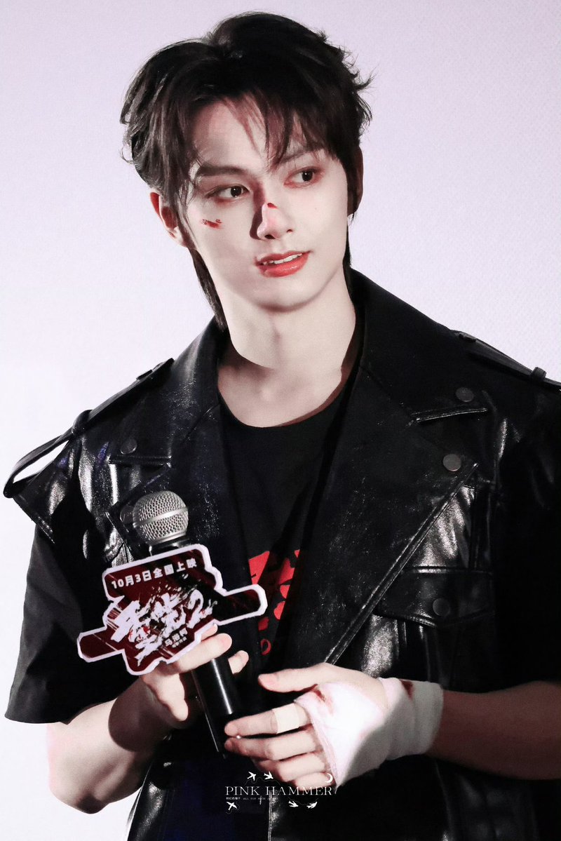 junhui_486's tweet photo. 문준휘 비주얼, 피지컬 되니까 어떤 스타일링이든 잘 받아서 보는 재미가 있음 https://t.co/Ic0SYDxwHD