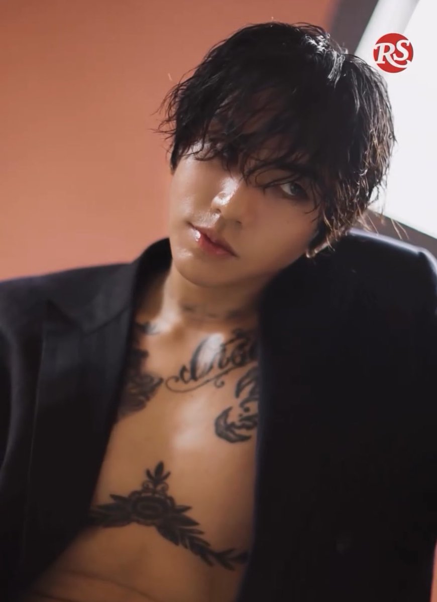 lilithminyoongi's tweet photo. CAN HE NOT??? https://t.co/KzZlJFMTwP