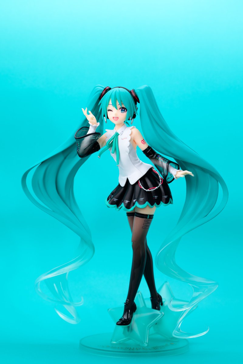satryxe's tweet photo. プライズフィギュアで良さそうなのがあったら、なるべくゲーセンで取って写真撮る様にしてます。
売ってるのを買うこともできるけど、なんとなく。
最近は、なかなか作られなくて貴重なミクNTと、ルイズでした https://t.co/ECvuPvsIVC