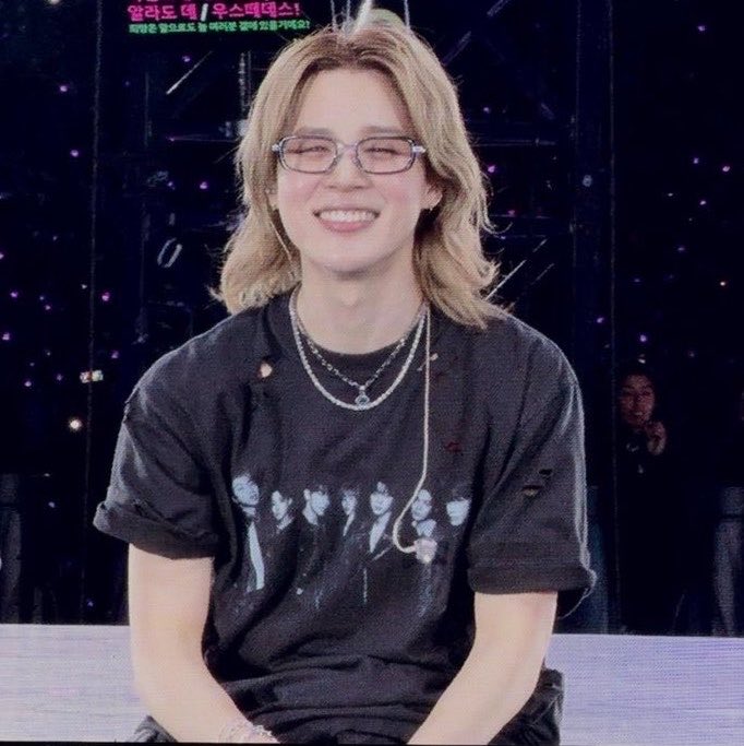 jimindollls's tweet photo. I literally want to bite his squishy cheeks 🍓🥢 https://t.co/zgj1uxgqzJ