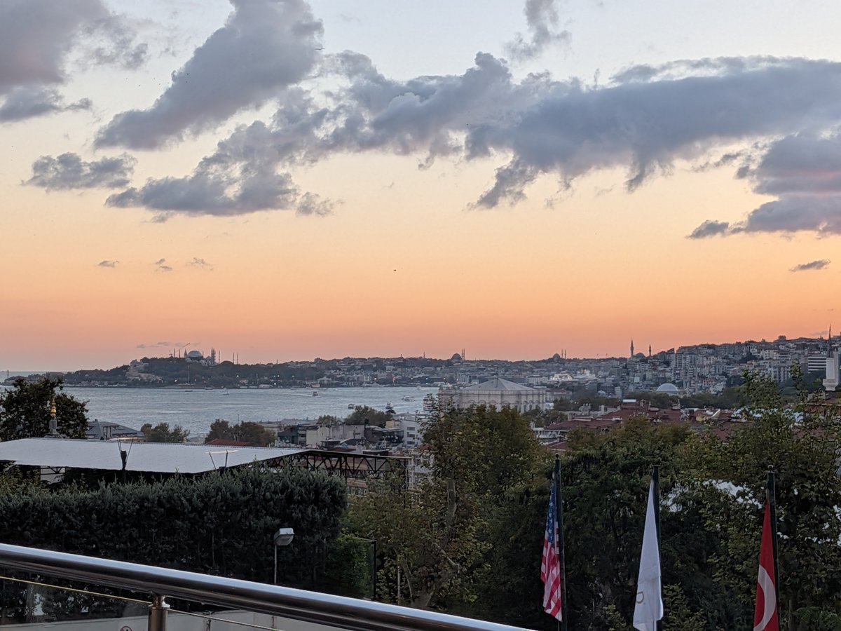 JS57NI's tweet photo. #Istanbul 🇹🇷 https://t.co/xMaEljIiVS