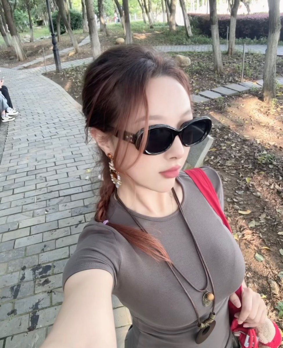 zhipeng0929's tweet photo. 我这样的女朋友你几点回家，说实话 https://t.co/hO4CQYPX4Q