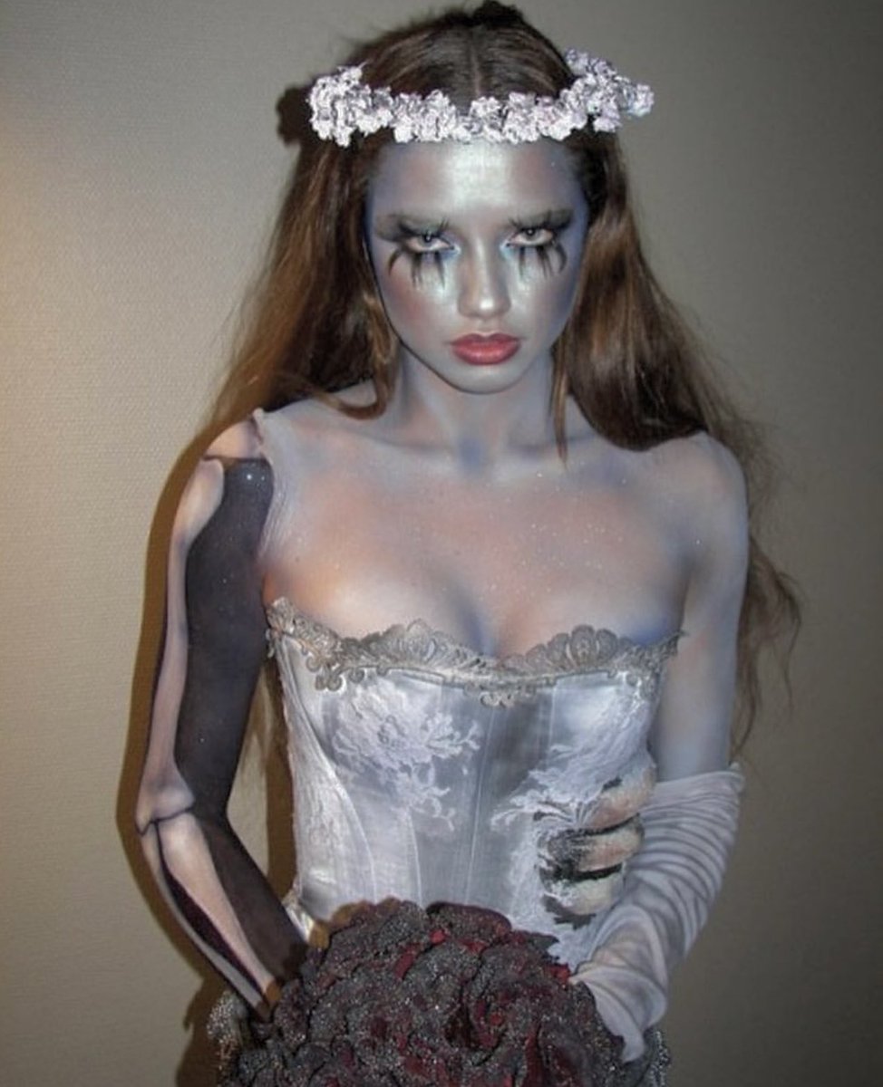 lohanisgod's tweet photo. adriana lima as corpse bride at a halloween party in nyc, 2005 https://t.co/9V4V23Ao5g