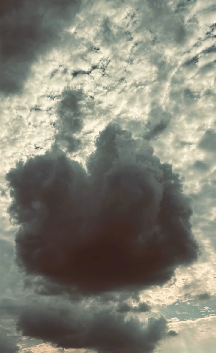 dinarayash's tweet photo. Amman skies ☁️ https://t.co/yBaHofz5OW