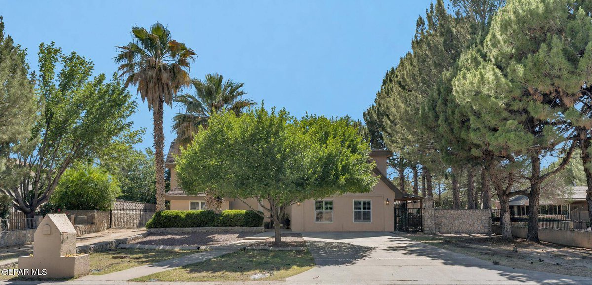 JRod7912's tweet photo. New Listing: 6007 Oleaster DR, El Paso. 4 beds, 4 baths, pool, and outdoor kitchen. Offered at $4,450.
https://t.co/WfupGLkoi9 https://t.co/yia70Cc7EX