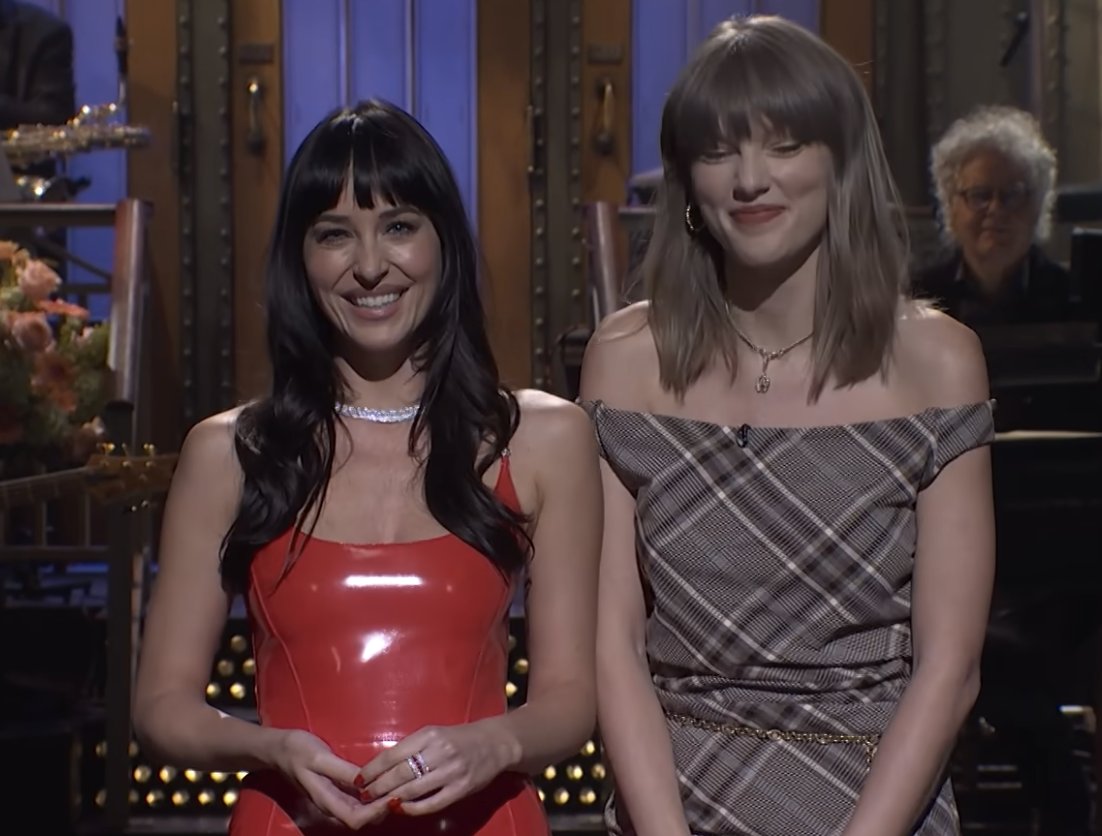 modelclip's tweet photo. Taylor Swift Crashes Dakota Johnson’s ‘SNL’ Monologue! dlvr.​it/TVnQmq https://t.co/b7D7Knvw9i