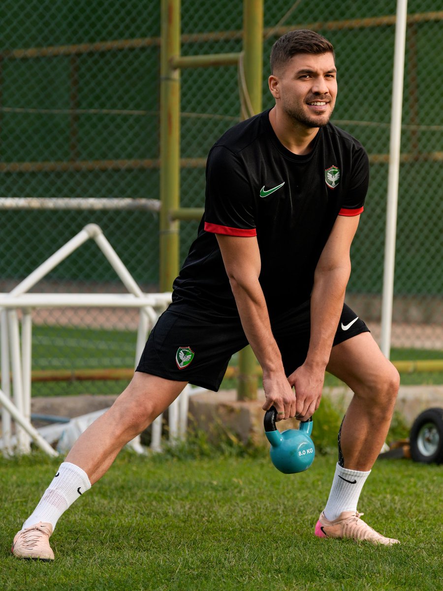 amedskofficial's tweet photo. Gençlerbirliği maçı hazırlıklarımıza başladık.📸
💚❤️
Ji bo maça Gençlerbirliğiy�� me dest bi amadekariyên xwe kir.📸 https://t.co/ZWdz7xLFJl