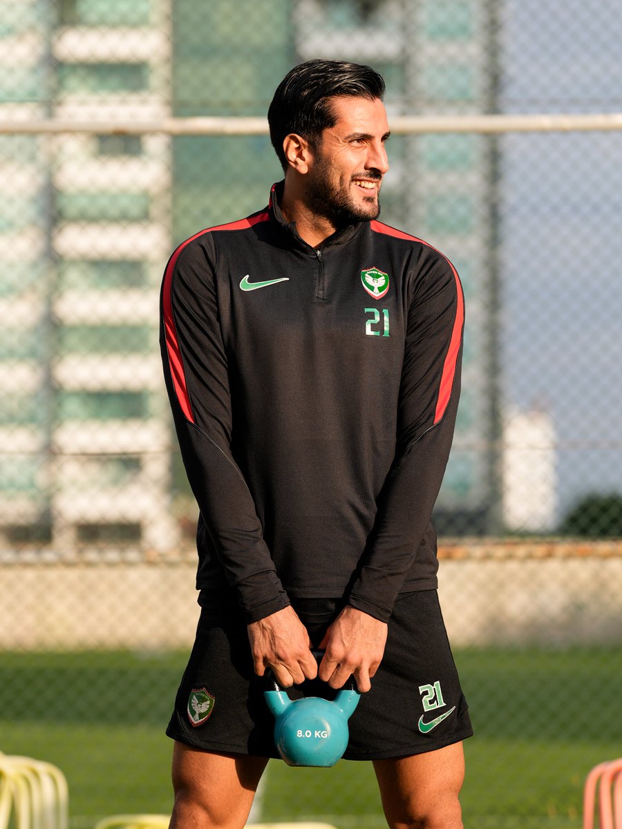 amedskofficial's tweet photo. Gençlerbirliği maçı hazırlıklarımıza başladık.📸
💚❤️
Ji bo maça Gençlerbirliğiy�� me dest bi amadekariyên xwe kir.📸 https://t.co/ZWdz7xLFJl