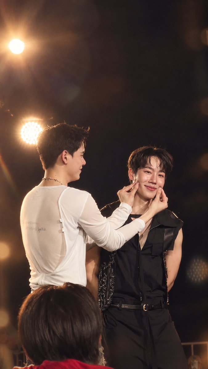Auroradreamer__'s tweet photo. ₊⊹ 𝐓𝐡𝐞𝐲’𝐫𝐞 𝐬𝐨 𝐛𝐞𝐚𝐮𝐭𝐢𝐟𝐮𝐥! 🥺🤍⋆˚࿔
#PoliceinLoveFanEXP
#centralwOrld #Yinwar https://t.co/ya105dR1BU