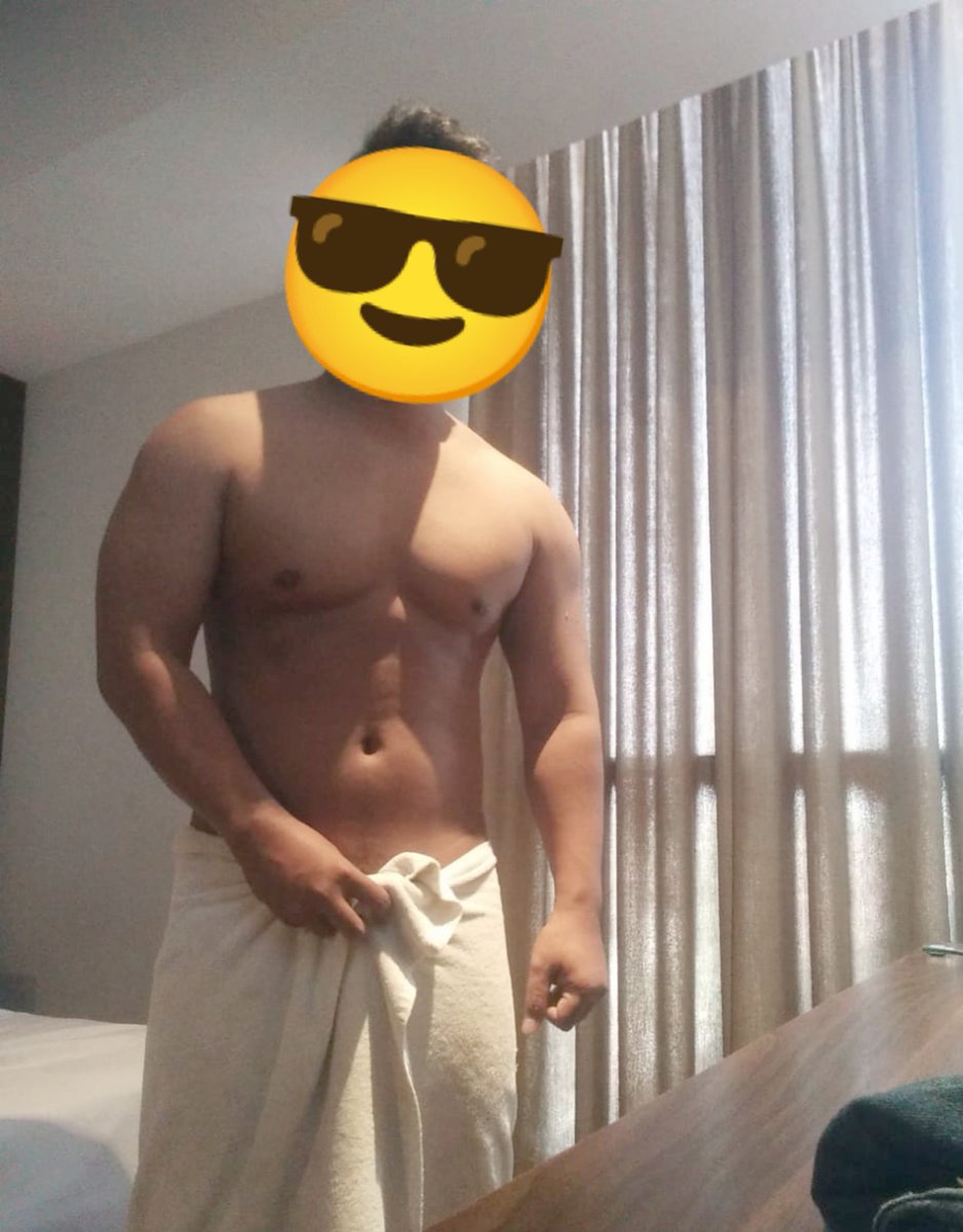 ericyogya's tweet photo. Duh handuk ni bikin gerah , copot engga ya heheh , ada yg mau copotin ga ni. 😆 https://t.co/XrbImYoYcp
