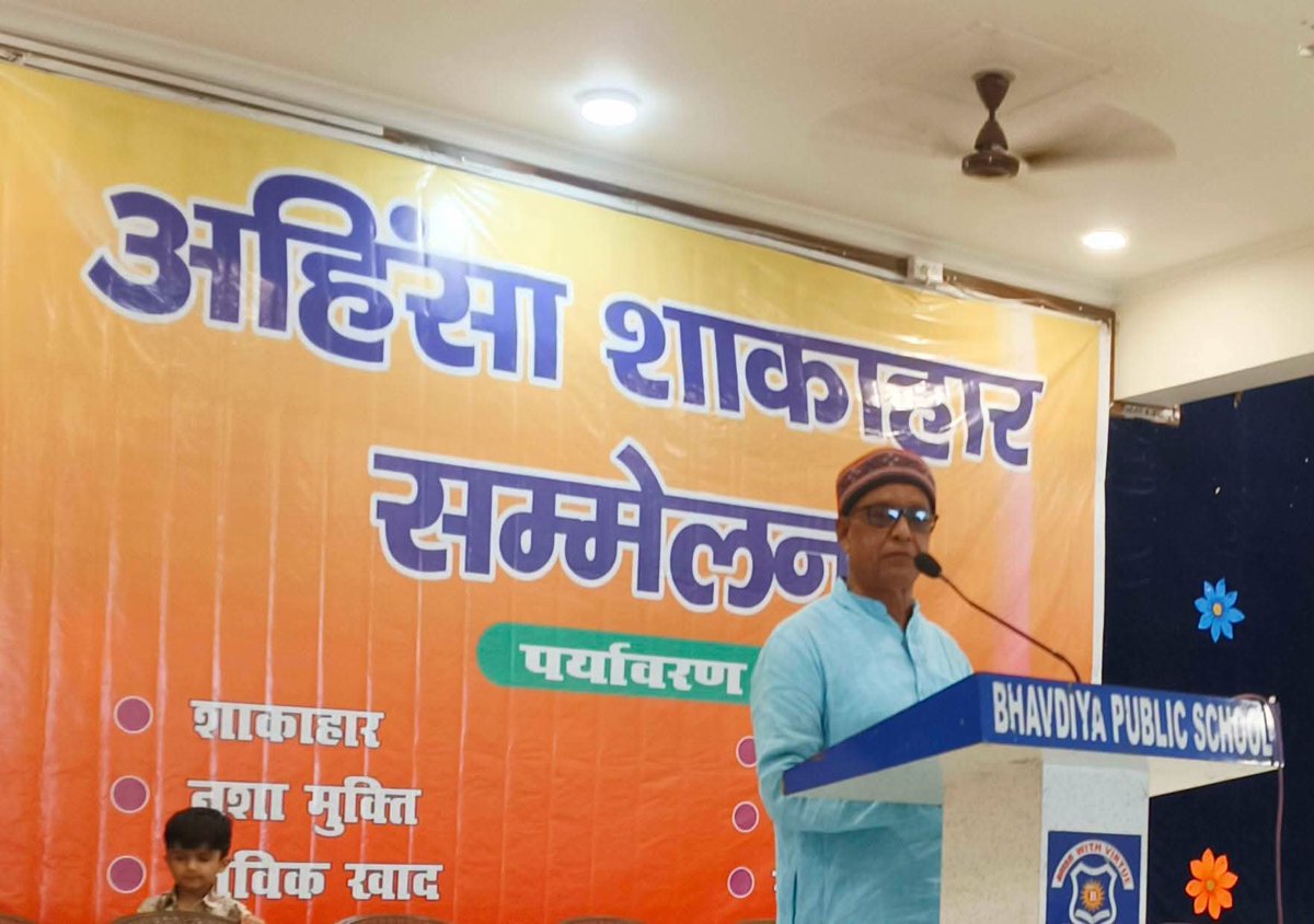 Vivekanand_Vrma's tweet photo. #अयोध्या_धाम में अखिल भारतीय गौ सेवा व शाकाहार परिषद द्वारा आयोजित समारोह में #अयोध्या के विद्वतजनों द्वारा मुझे "राष्ट्र गौरव सम्मान" से सम्मानित किया गया।

#गौ_माता की सेवा, शाकाहार, अहिंसा और पर्यावरण संरक्षण की भावना को समर्पित इस पवित्र मंच पर यह सम्मान पाकर मैं अभिभूत हूँ। https://t.co/VFyZnkMzqo