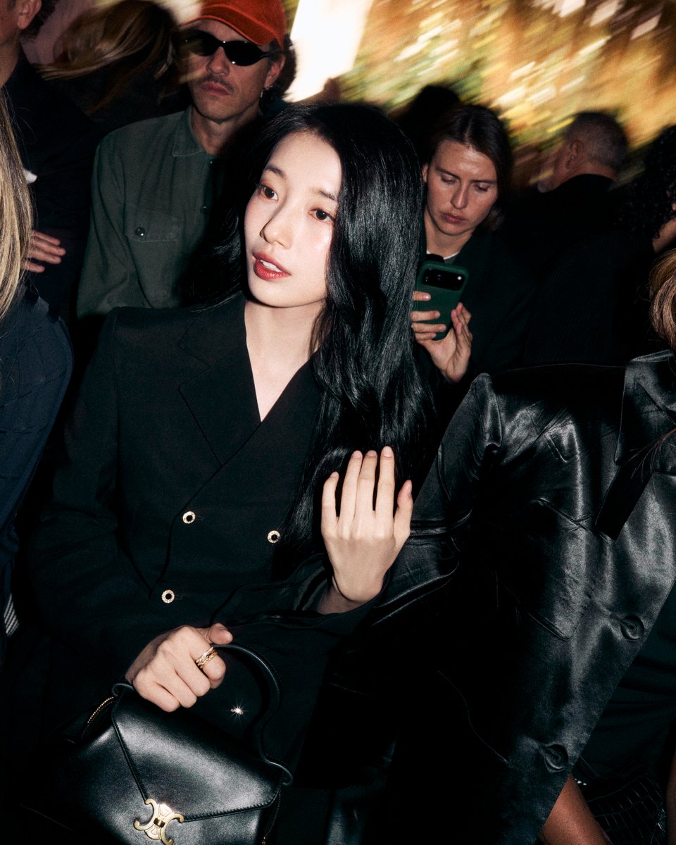 celineofficial's tweet photo. Suzy Bae attending the Été 2027 show

#Celine
#CelineEte2027
#MichaelRider https://t.co/NqkIEeQX9d