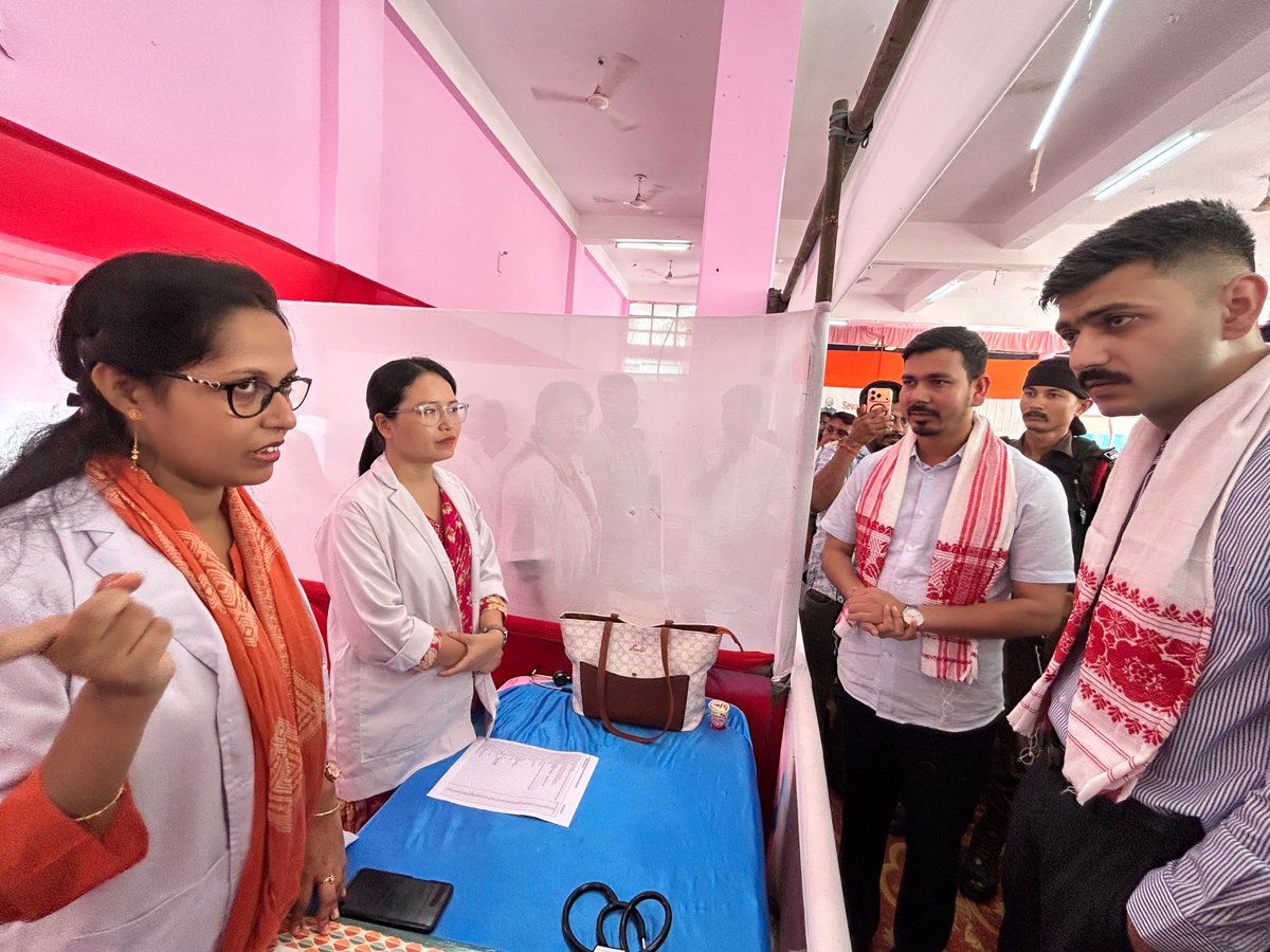 dc_hailakandi's tweet photo. The second inauguration ceremony of the week-long Seva Sankalp Abhiyaan was successfully conducted on October 5, at the Hailakandi Town Hall. The event was jointly inaugurated by the Hon’ble MLA Dr. Milon Das and District Commissioner Shri Jay Vikas.
@CMOfficeAssam @diprassam https://t.co/BbYYMiZYJD