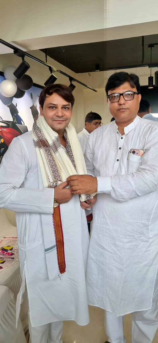 krishkumarMUZ's tweet photo. प्रिय मित्र विक्रांत भाई के जीजा जी के जिंदल मोटोकॉर्प कंपनी की इलेक्ट्रिक स्कूटी के नए शोरूम, भगवानपुर, मुजफ्फरपुर स्थित, के उद्घाटन समारोह में शामिल होने का अवसर प्राप्त हुआ।

इस अवसर पर माननीय मंत्री श्री अशोक चौधरी जी (खाद्य एवं उपभोक्ता संरक्षण विभाग), https://t.co/yRSkbngsmf
