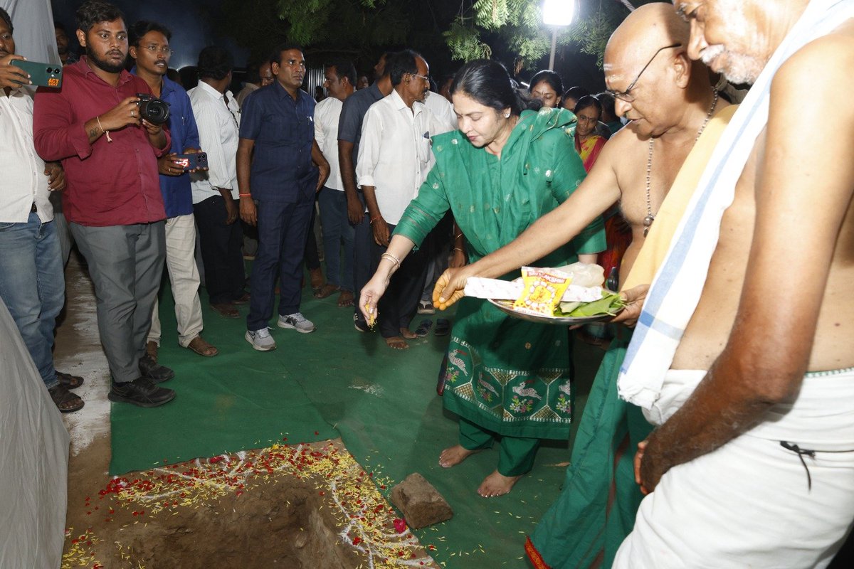 Prashanthi_VPR's tweet photo. ఈరోజు బుచ్చిరెడ్డిపాలెం మున్సిపాలిటీ పరిధిలో 24వ వార్డు(పాత 14వ వార్డు) వెంకటేశ్వర స్వామి ఆలయం వద్ద రూ.1 కోటి విలువైన అభివృద్ధి పనులకు శంకుస్థాపన చేశాను.
#VemireddyPrashanthiReddy #KovurMLA #KovurDevelopment #BuchireddyPalem https://t.co/NYlzlF9gBT