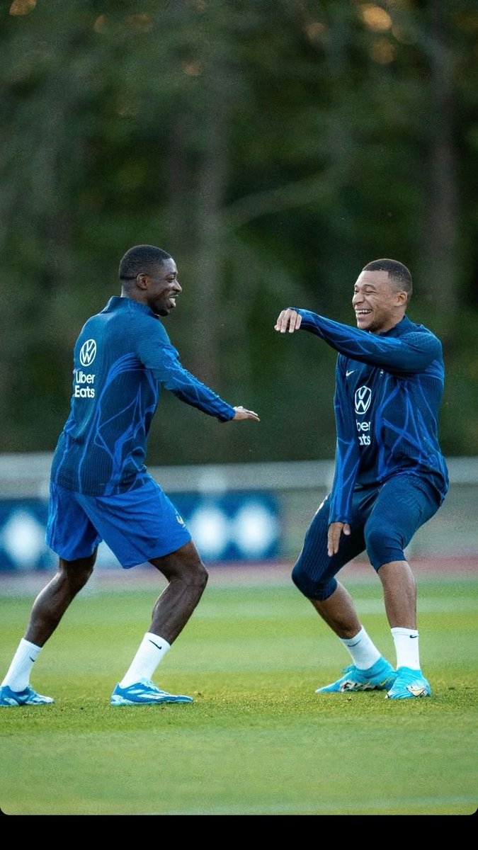 Sunmatriarch's tweet photo. Mbappé accusé de marquer sans presser et Dembélé de presser sans marquer #familyfc https://t.co/BirDJIgN6B