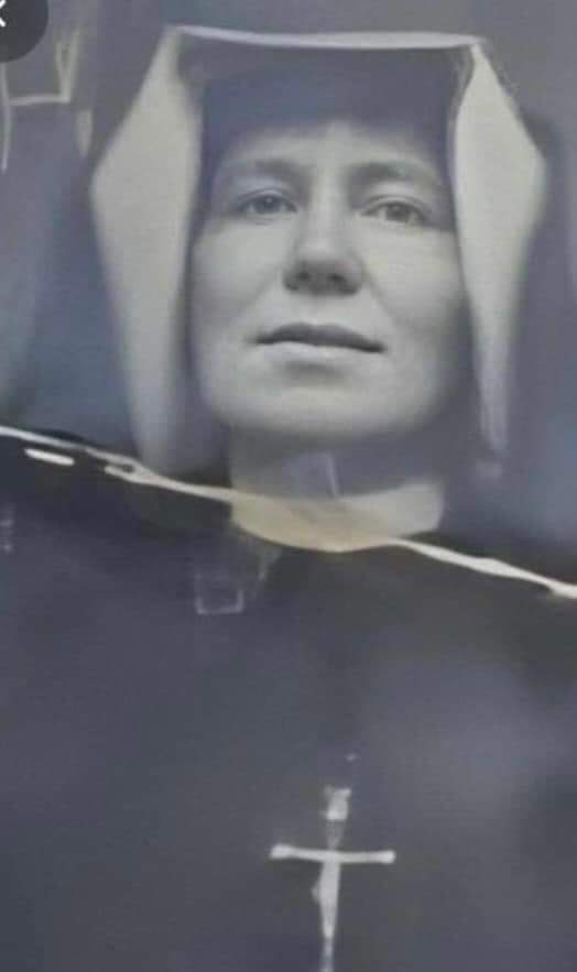ZDzienniczka's tweet photo. Modlitwa o uproszenie łask za przyczyną świętej Siostry Faustyny

O Jezu, któryś św. Faustynę uczynił wielką czcicielką nieograniczonego miłosierdzia Twego, racz za jej wstawiennictwem, jeśli to jest zgodne z najświętszą wolą Twoją, udzielić mi łaski ..., o którą Cię proszę. Ja grzeszny nie jestem godzien Twego miłosierdzia, ale wejrzyj na ducha ofiary i poświęcenia Siostry Faustyny i nagródź jej cnotę, wysłuchując próśb, które za jej przyczyną z ufnością do Ciebie zanoszę.

Ojcze nasz ..., Zdrowaś Maryjo ..., Chwała Ojcu...

Święta Siostro Faustyno - módl się za nami!