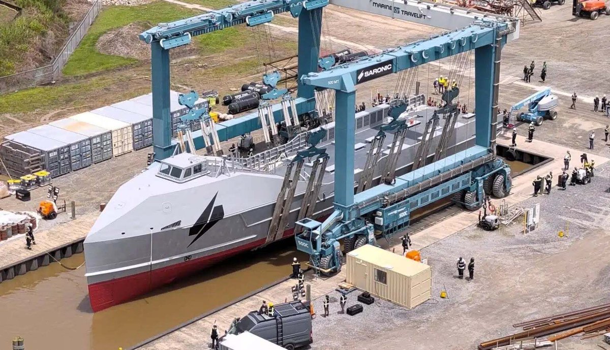 globe_composite's tweet photo. ⚓ The #USNavy has selected 3 companies to build 30 Drone Ships for its Medium Unmanned Surface Vessel (#MUSV) program.
The 3 companies- @Saronic, @WeAreHII (Romulus), and Galliano Marine Service will each build 10 #USVs, at about $40 million per hull. | https://t.co/G1AksiJLvF https://t.co/GFxgRLKD6E