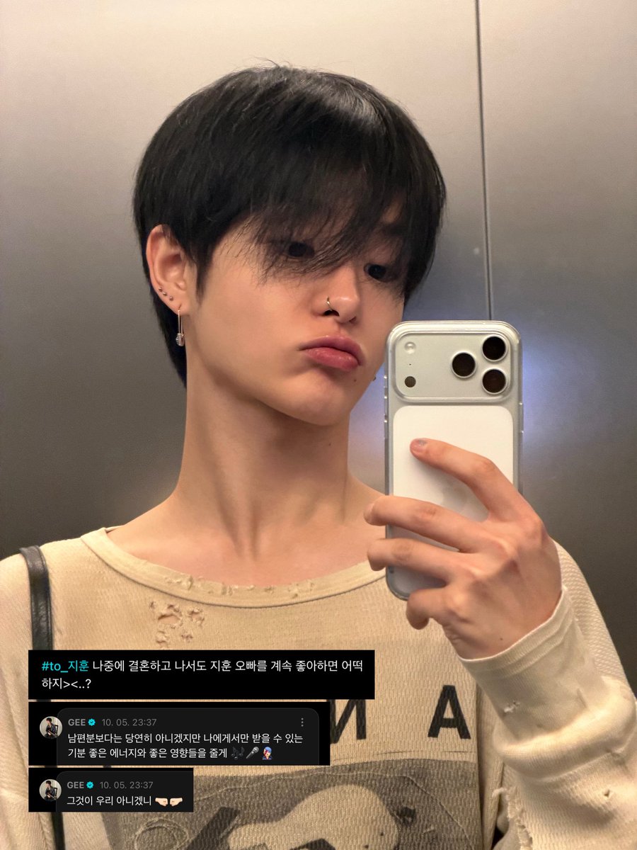 dosukhoon's tweet photo. 💬 what if i still like jihoon oppa even after getting married later on><..?

🐶 it won’t be as much as your husband of course, but i’ll give you good energy and positive influences that you can only get from me 🎶🎤👨🏻‍🎤
🐶 isn’t that what we are 🤜🏻🤛🏻 https://t.co/BFzLwnhkeF