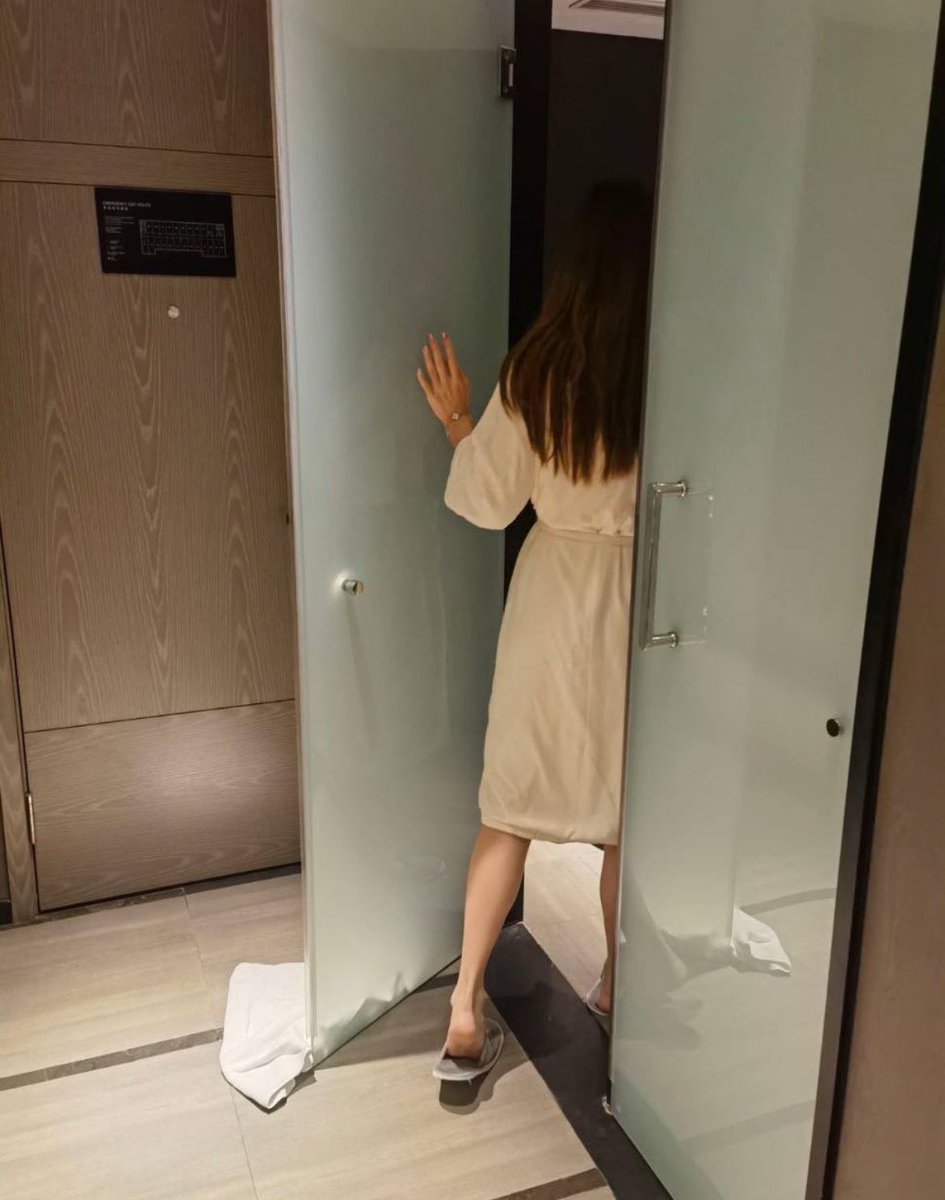 lori44vq7's tweet photo. 天塌了 被07高中生凿了

我现在懵懵的

要看吗？准备删了…… https://t.co/S4ZEBaGJxo