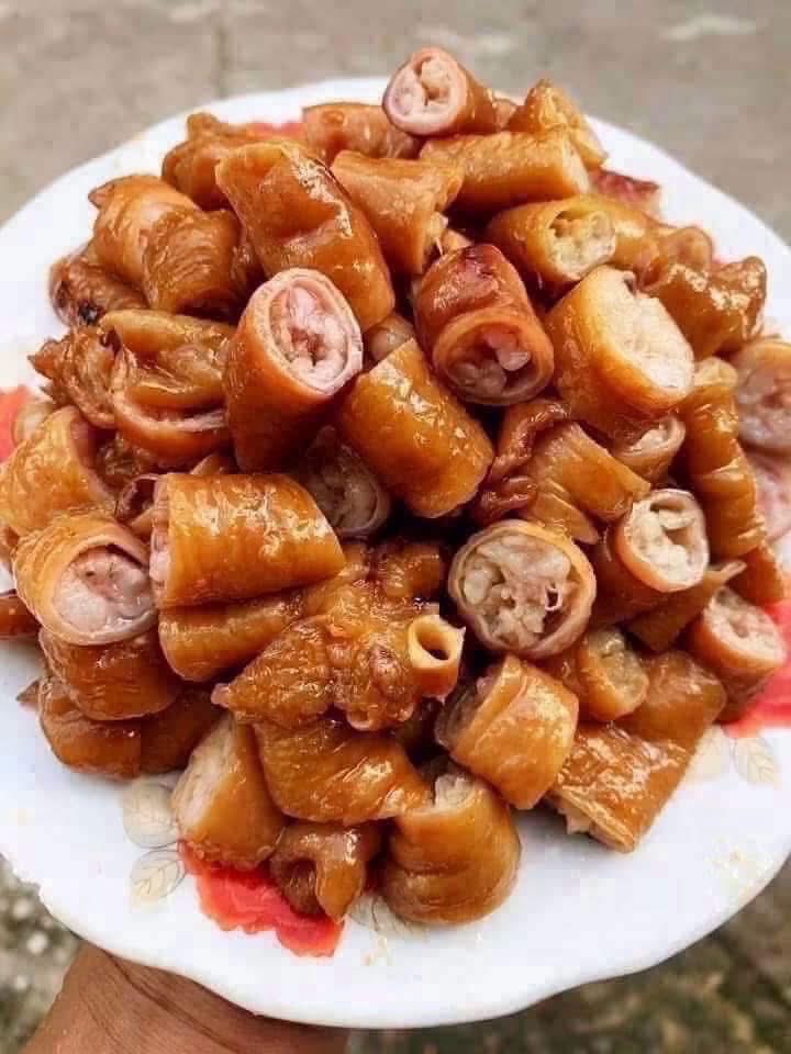 Louisb_crypto's tweet photo. Thứ 3 ăn trưa thú linh khìa nước dừa. 😋

Lòng heo khìa mềm, nước dừa ngọt thanh, màu cánh gián bóng. Gắp một miếng là béo nhẹ, đậm đà. Cơm trắng kèm là hết nồi. ☺️

Chúc mọi người bữa trưa ngon miệng 🍛🥥
#thulinh #khianuocdua #thuba https://t.co/fcok5Fkp2v