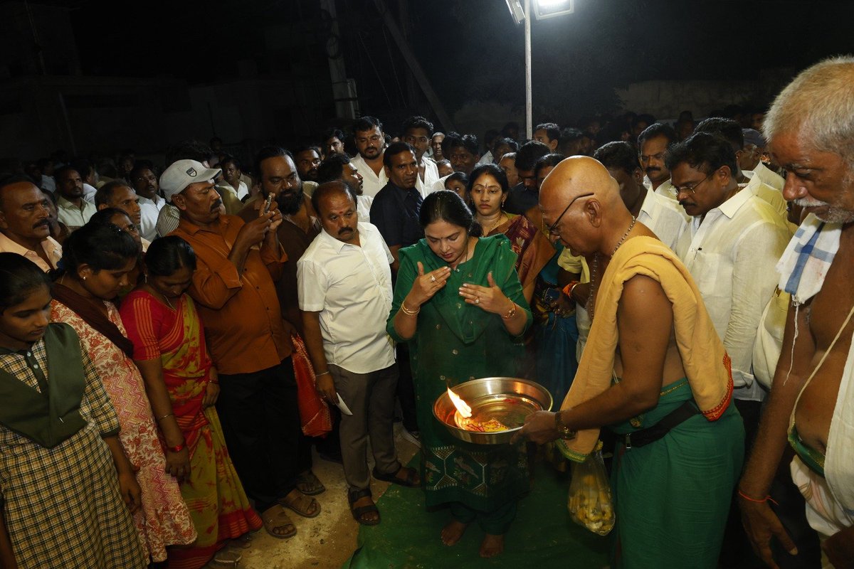 Prashanthi_VPR's tweet photo. ఈరోజు బుచ్చిరెడ్డిపాలెం మున్సిపాలిటీ పరిధిలో 23వ వార్డు (పాత 17వ వార్డు ) బేల్దారిపాళెంలో రూ.50 లక్షలు విలువైన అభివృద్ధి పనులకు శంకుస్థాపన చేశాను.
#VemireddyPrashanthiReddy #KovurMLA #KovurDevelopment #BuchireddyPalem https://t.co/umSUNe7U0x