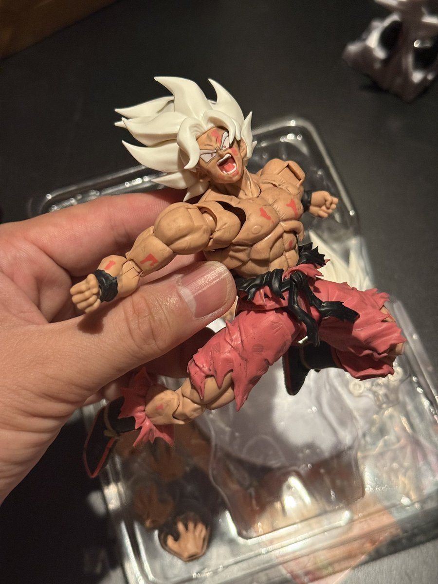 ryu_hobby007's tweet photo. この悟空ヤバい（やばい

なんでみんなこれ触って正気を保てる？てくらいヤバい

やっぱムキムキ悟空が大好きやわ https://t.co/mdGkN2JByd