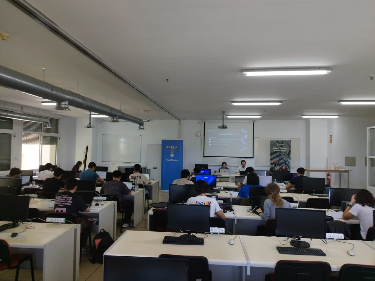CatedraTEF_UEx's tweet photo. @infouex @EstudiantesEPCC @EPCC_Unex 🚀 LDU continúa esta tarde en la Escuela Politécnica de Cáceres.
Tras la jornada de la mañana, los participantes afrontan ahora la prueba individual técnica, centrada en diseño y desarrollo de software. 💻
¡Muchísima suerte a todos! 🍀
#LDU2026 #LíderesDigitales https://t.co/tyVfxb7lPq