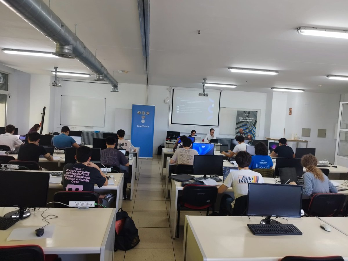 CatedraTEF_UEx's tweet photo. @infouex @EstudiantesEPCC @EPCC_Unex 🚀 LDU continúa esta tarde en la Escuela Politécnica de Cáceres.
Tras la jornada de la mañana, los participantes afrontan ahora la prueba individual técnica, centrada en diseño y desarrollo de software. 💻
¡Muchísima suerte a todos! 🍀
#LDU2026 #LíderesDigitales https://t.co/tyVfxb7lPq