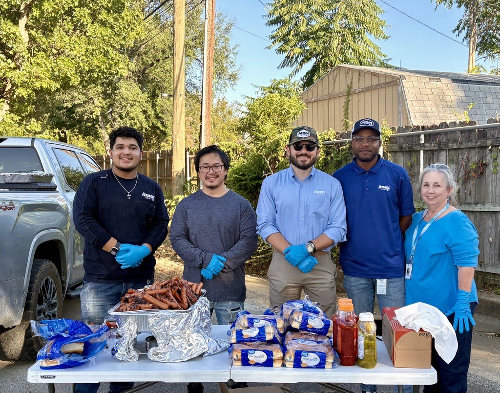 atmosenergy's tweet photo. Serving more than great food!  Atmos Energy cooking teams have been volunteering at events across our service territory, helping support the communities we proudly serve. #FuelingSafeandThrivingCommunities https://t.co/FJeBHmoXPE