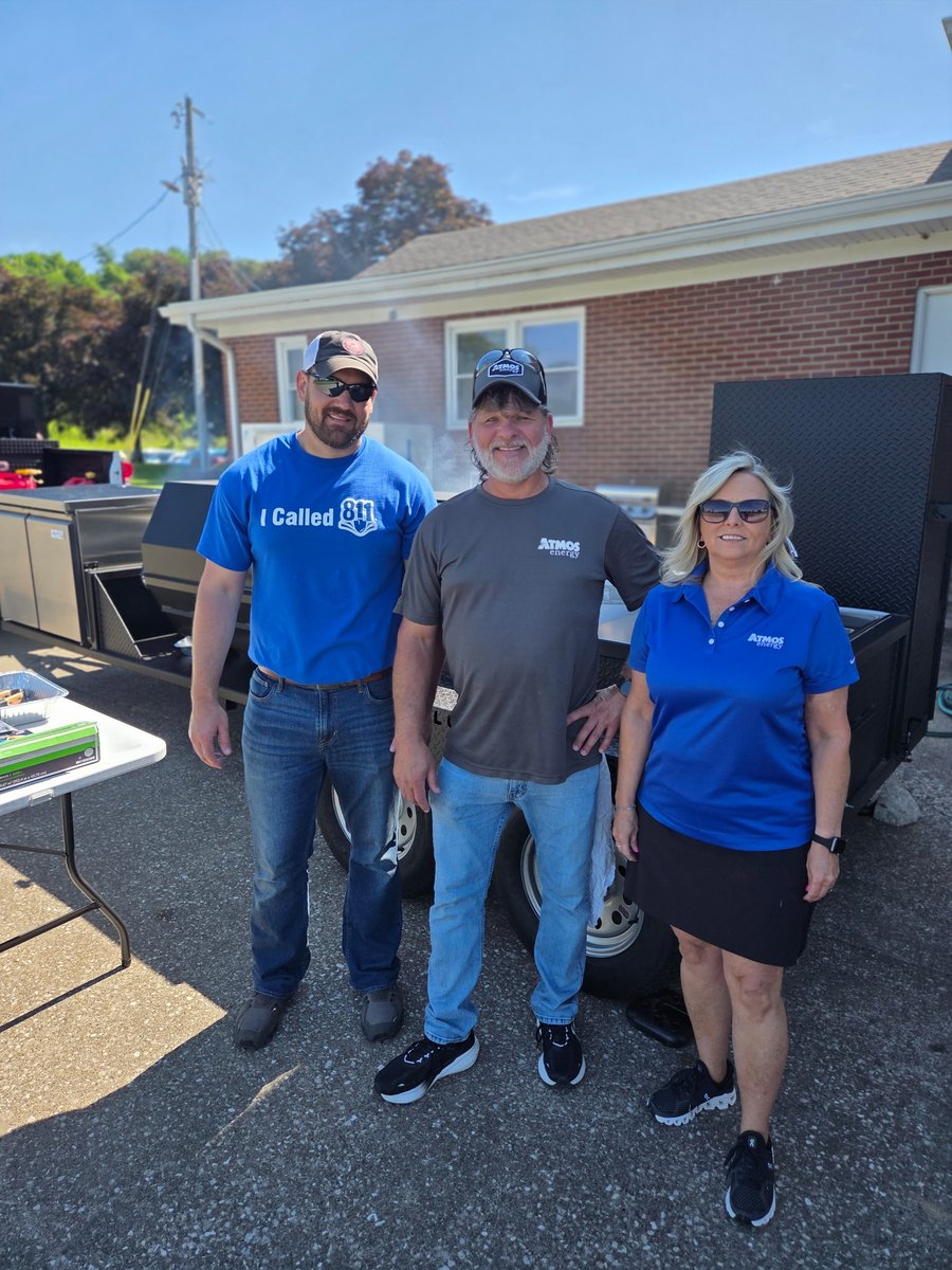 atmosenergy's tweet photo. Serving more than great food!  Atmos Energy cooking teams have been volunteering at events across our service territory, helping support the communities we proudly serve. #FuelingSafeandThrivingCommunities https://t.co/FJeBHmoXPE