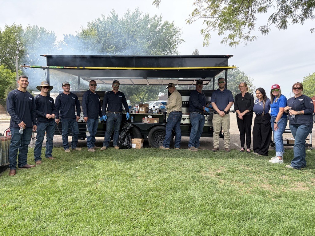atmosenergy's tweet photo. Serving more than great food!  Atmos Energy cooking teams have been volunteering at events across our service territory, helping support the communities we proudly serve. #FuelingSafeandThrivingCommunities https://t.co/FJeBHmoXPE