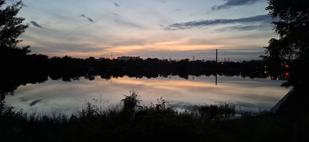 ken20001's tweet photo. Kyiv evening https://t.co/bRkhzJkmhe