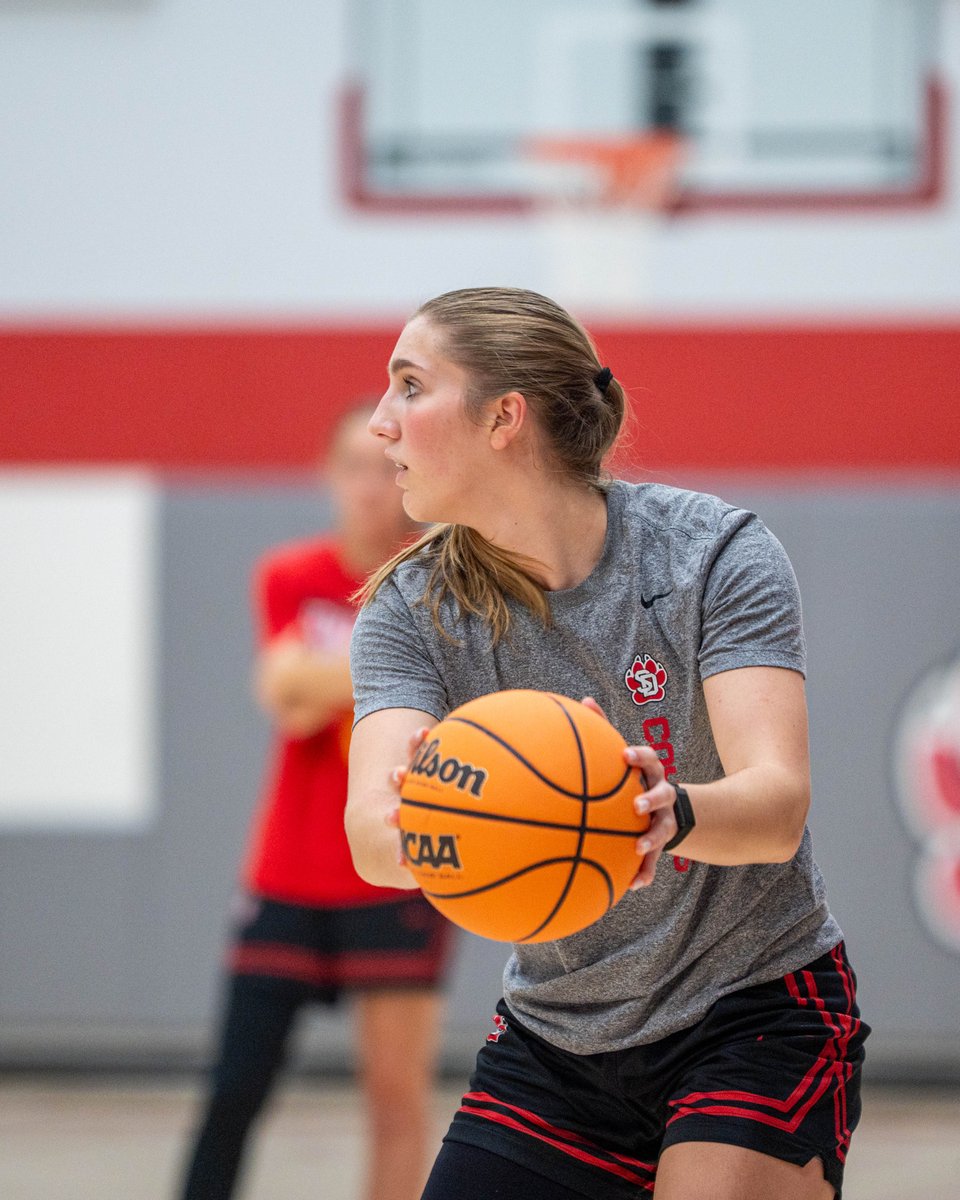 SDCoyotesWBB's tweet photo. Four Mondays until gameday β³
#GoYotes https://t.co/I0B2bzeAf6