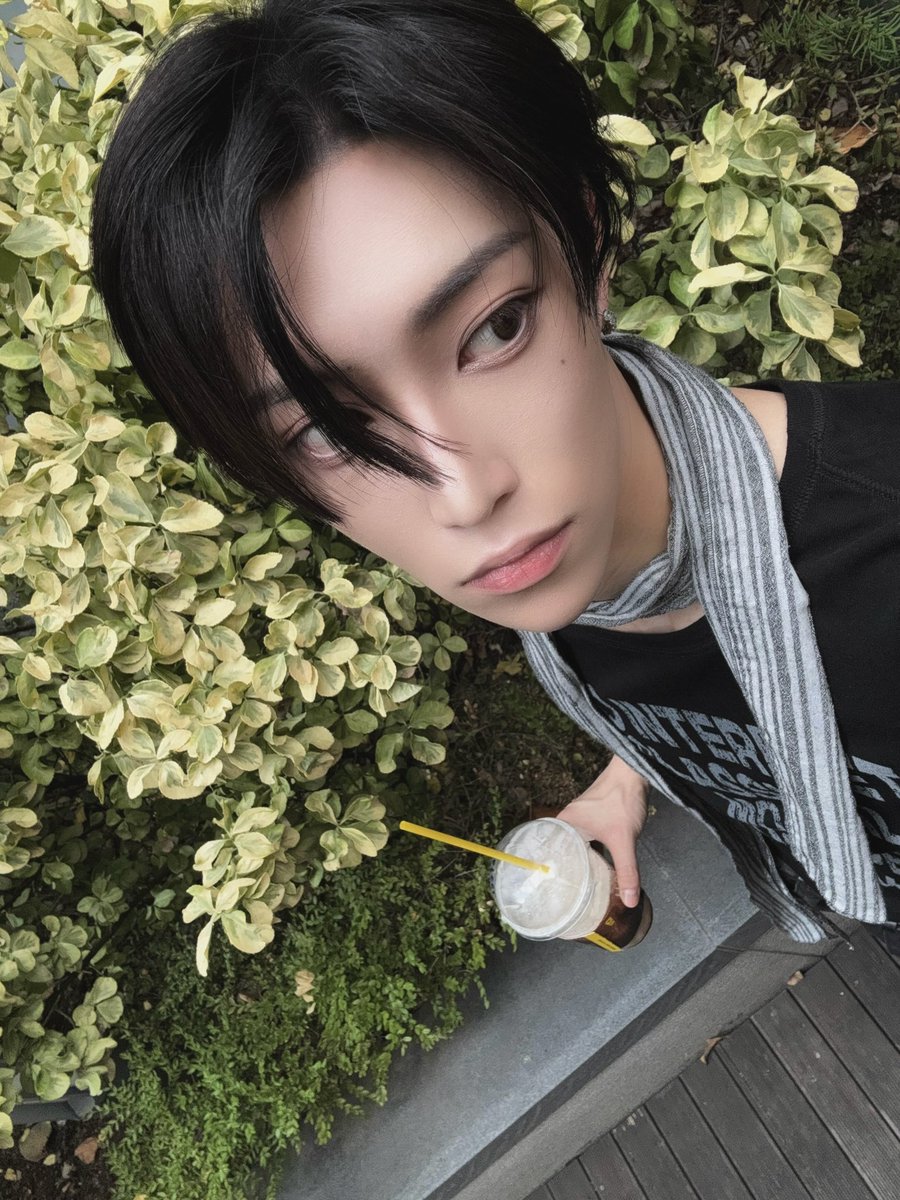 mu1shxp's tweet photo. 진심 카페에서 사진 보고 이래댐 https://t.co/xPXW1M9ulp