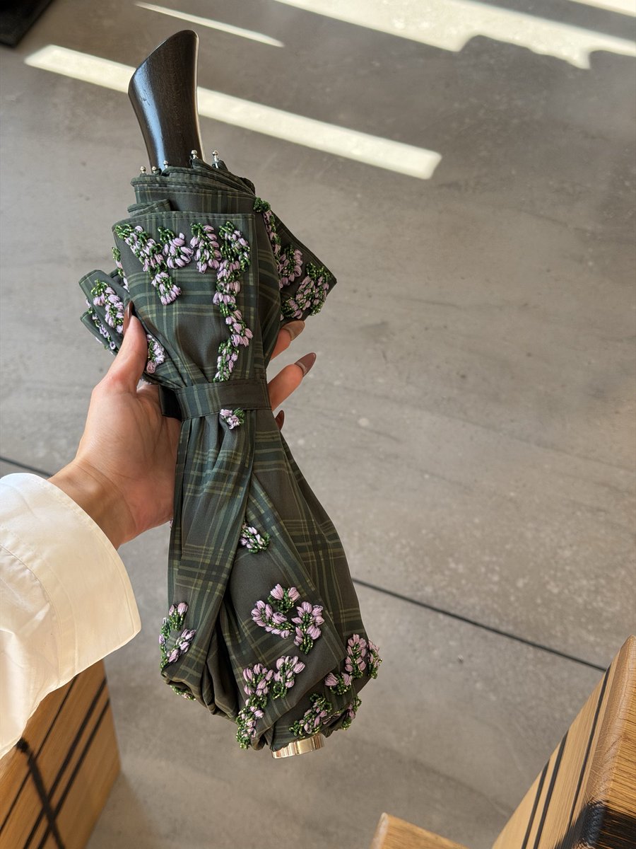 StreetFashion01's tweet photo. Embroidered Umbrella by Burberry (2026) https://t.co/wbIIXwJcsc