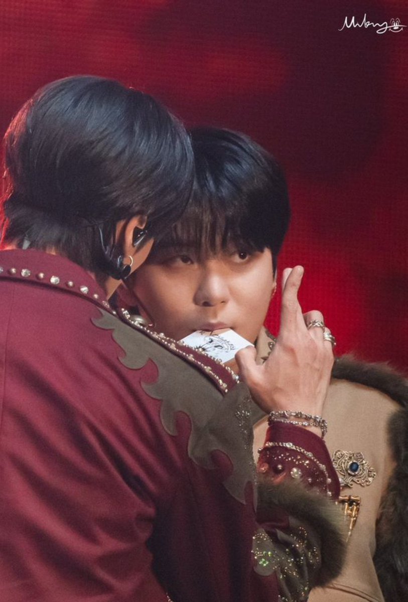jonghobeardies's tweet photo. outfit idea!!!!!!!!!! https://t.co/6Y4VzB0Qaa