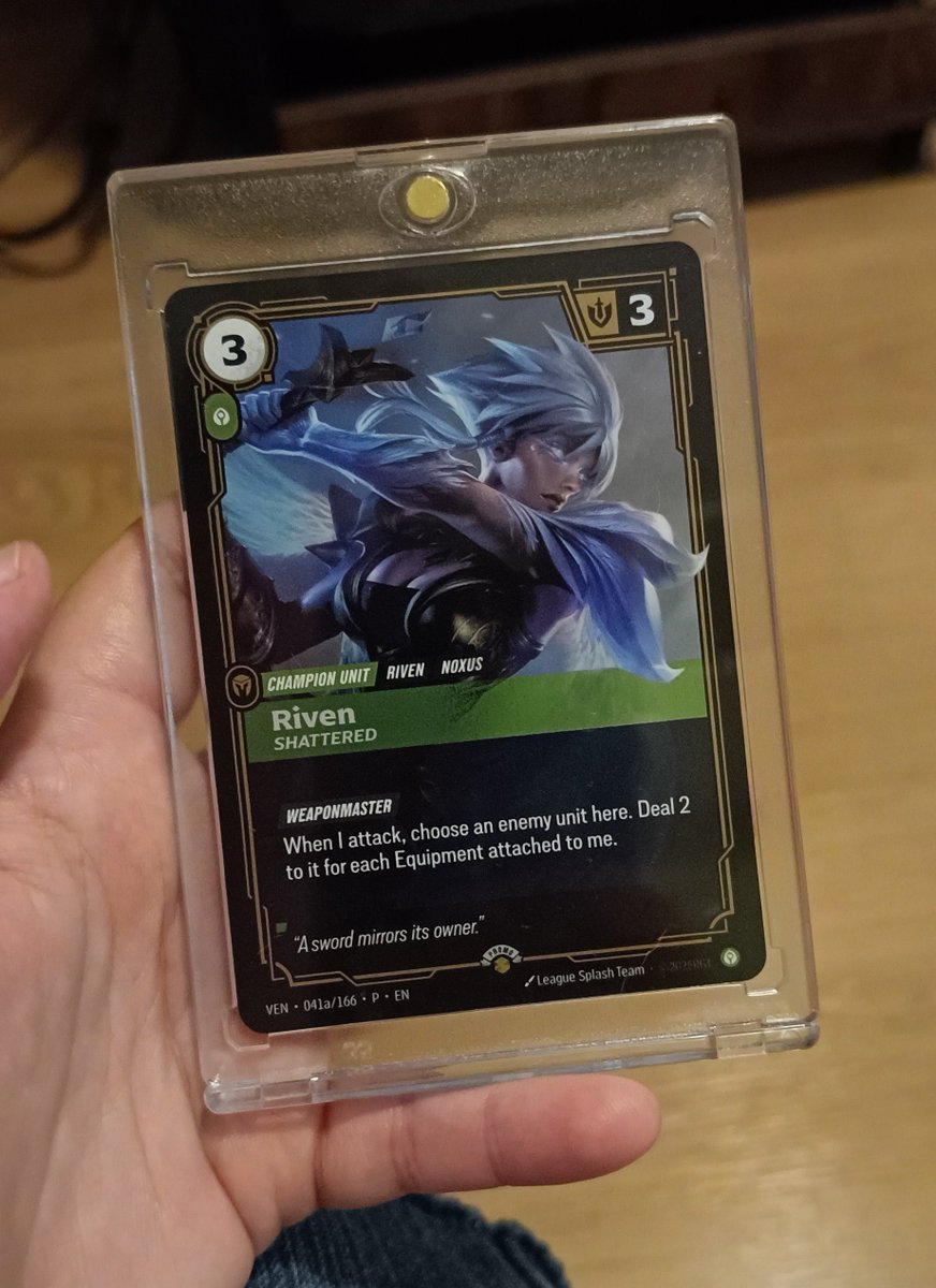 lynvan_'s tweet photo. A que me pongo a jugar ahora al juego de cartas del LoL?? https://t.co/pCNdKjgFY4
