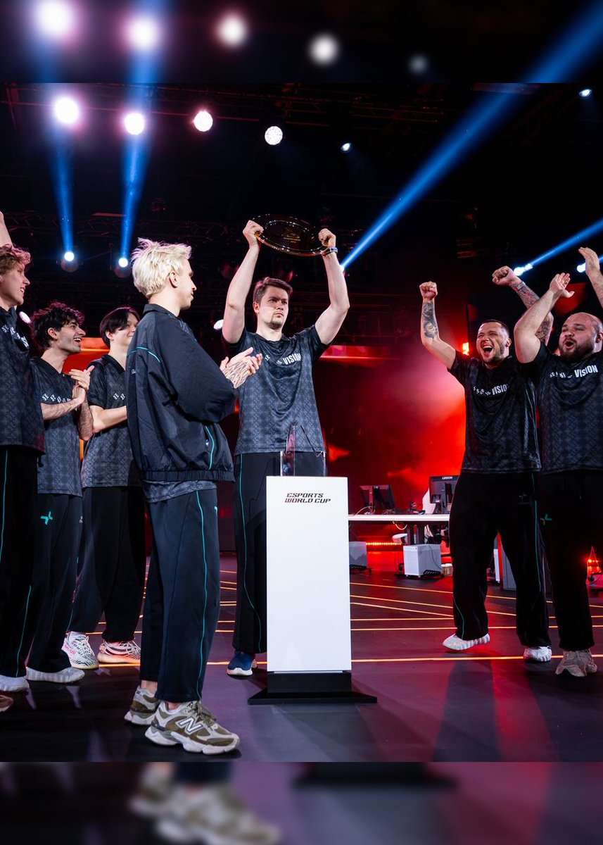 PolymarketDota2's tweet photo. NEW 🚨: Traders give PARIVISION 🇷🇸🇷🇺 a 46% chance of winning BLAST SLAM VIII

Team Yandex 🇷🇺 are second with 29%, followed by Team Spirit 🇷🇸🇷🇺 at 24%.

Yandex's chances dropped significantly after their loss to Spirit in the seeding stage.

Will PARIVISION win the first LAN tournament of the season, or can someone stop them?